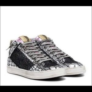 P448 Queens Printed Leather Mid Sneaker
